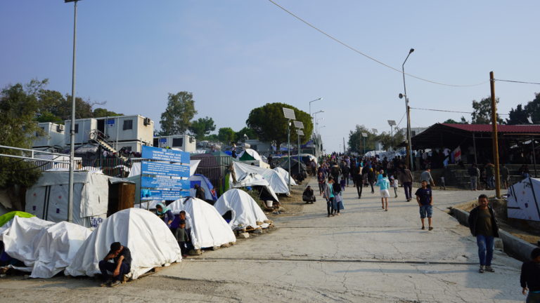 Κοινή ανακοίνωση ΝΕ νησιών ΣΥΡΙΖΑ: “δεν θα δεχθούμε να ζούμε σε νησιά-φυλακές επειδή έτσι θέλει η ΝΔ”
