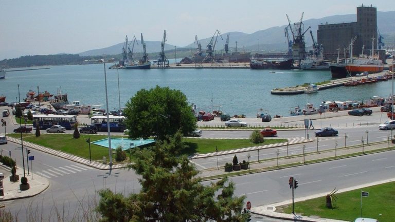 Για απογύμνωση των υπηρεσιών στη Μαγνησία διαμαρτύροντια οι Λιμενικοί