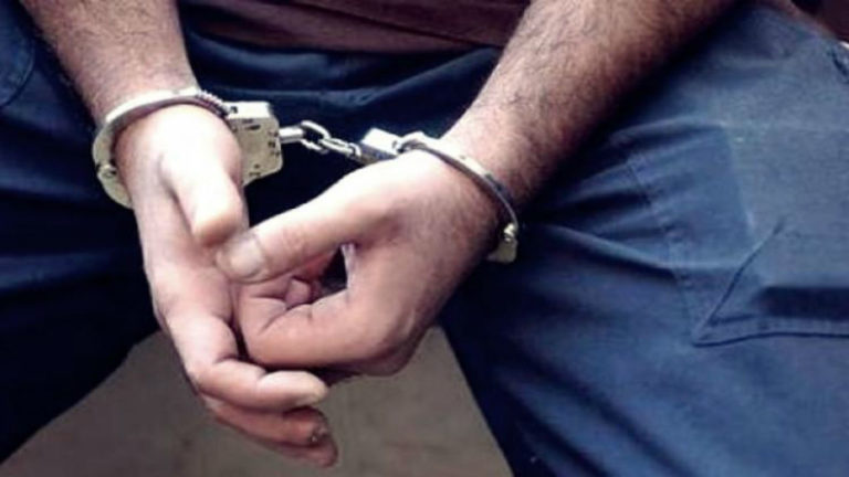 Για απειλή και εξύβριση συνελήφθη 45χρονος