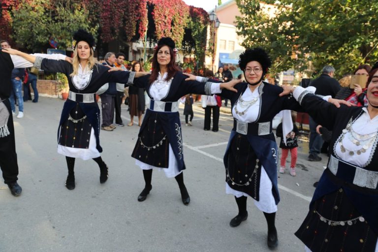Χιλιάδες κόσμου στην 16η γιορτή κάστανου στην Αγιάσο , σε μια από τις καλύτερες διοργανώσεις
