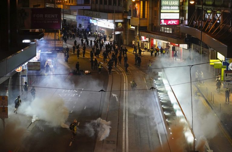 Χονγκ Κονγκ:Τρείς σε κρίσιμη κατάσταση μετά από ένα βίαιο Σαββατοκύριακο