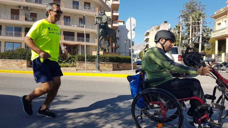 Με στόχο τον τερματισμό στον 37ο Μαραθώνιο της Αθήνας ο παραολυμπιονίκης Π. Καλόγερος (video)