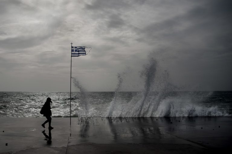 Έντονα καιρικά φαινόμενα στη χώρα-Διακοπές ρεύματος–Σταδιακή βελτίωση(video)