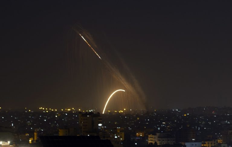 Εκρήξεις στο αεροδρόμιο της Δαμασκού–Αναχαιτίσεις πυραύλων από τη Συρία ανακοίνωσαν οι Ισραηλινοί
