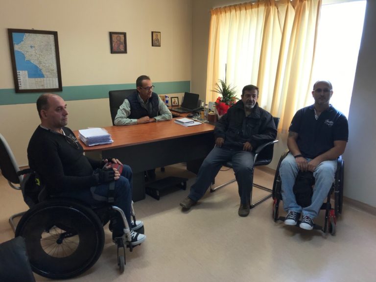 Προσφορά αναπηρικών αμαξιδίων στο Νοσοκομείο Πύργου