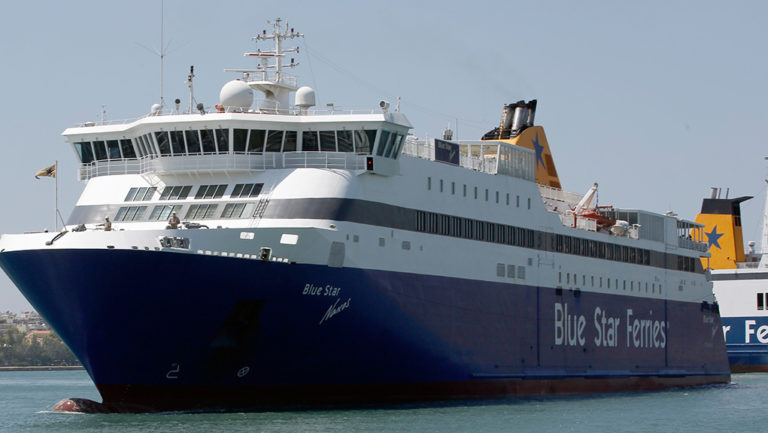 Εισροή υδάτων στο “Βlue Star Naxos”- Kατέπλευσε με ασφάλεια στο λιμάνι της Νάξου