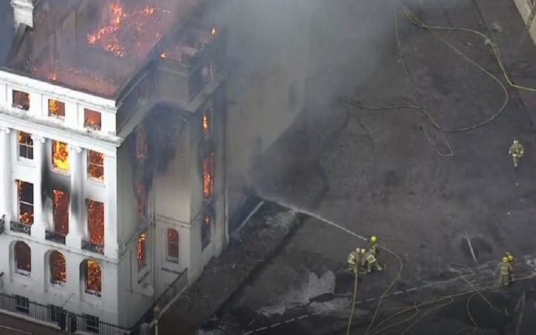 Βρετανία: Μεγάλη πυρκαγιά σε ξενοδοχείο στο Ίστμπουρν (video)