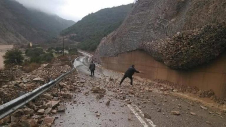 Εκτεταμένες κατολισθήσεις  λόγω της συνεχιζόμενης βροχόπτωσης στο Δήμο Ζαγοράς Μουρεσίου