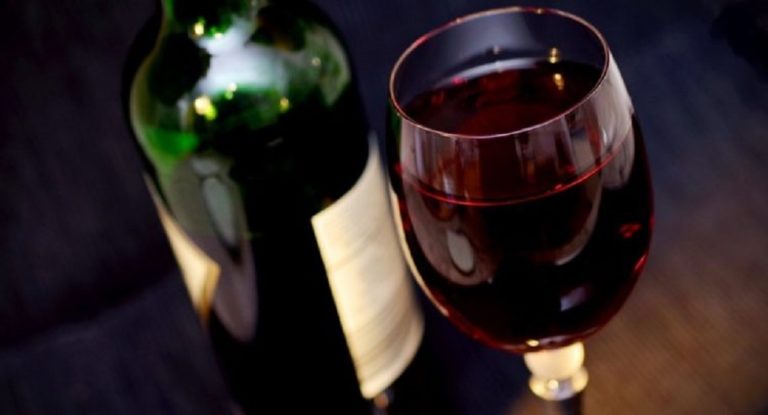Μείωση του ΦΠΑ στο 13% για το κρασί προτείνει ο Θ. Παιδής