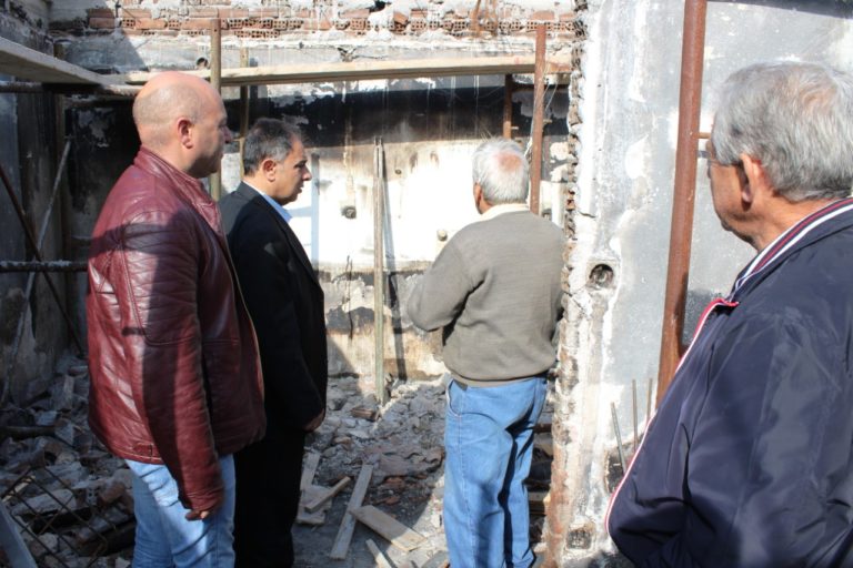 Συνδρομή Δημάρχου Μυτιλήνης στην οικογένεια που κάηκε το σπίτι της στα Λουτρά