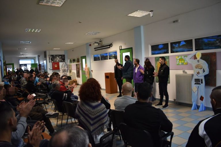 Μαθήματα υγιεινής στο σχολείο φυλακής