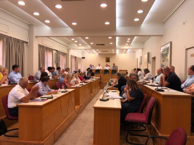 O περιφερειάρχης Ηπείρου για πρόσφυγες και μετανάστες στο Περιφερειακό Συμβούλιο