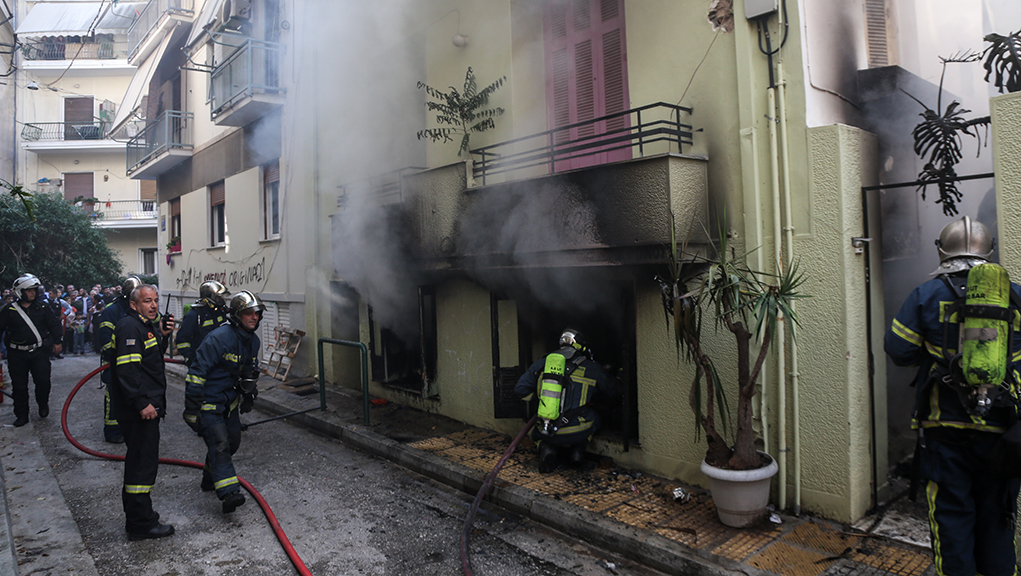 Κυψέλη: Υπό έλεγχο η πυρκαγιά σε σπίτι-Τρεις τραυματίστηκαν ελαφρά