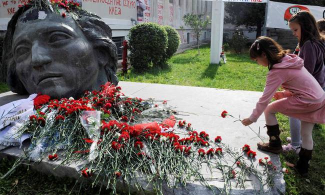 Τιμούν το πολυτεχνείο