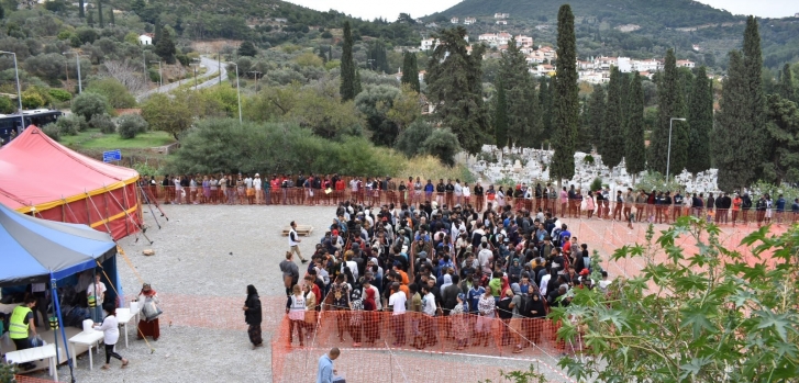 Τους μοίρασαν είδη πρώτης ανάγκης