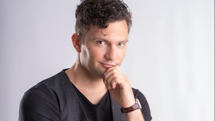 Σταύρος Σαλαμπασόπουλος στη σκηνή του Faust