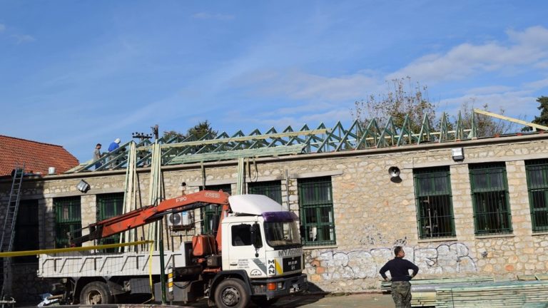 Αντικαθίσταται η στέγη του Δημοτικού σχολείου Καλλιθήρου