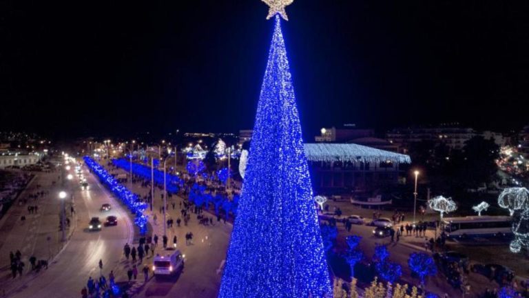 Με την φωταγώγηση της πόλης ξεκινάνε οι εορταστικές εκδηλώσεις του Δήμου Βόλου