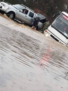 Κομοτηνή: “Κόλλησε” λεωφορείο με μαθητές  σε πλημμυρισμένη διάβαση