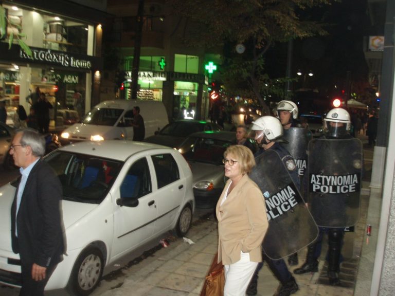 Πήγε… πλατεία, λόγω κατάληψης η εκδήλωση της “Λαρισαίων Κοινόν” για το μεταναστευτικό