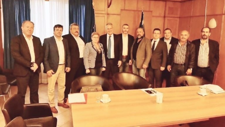 Τρόπους αποζημίωσης των ελαιοπαραγωγών αναζητεί το υπουργείο Αγροτικής Ανάπτυξης