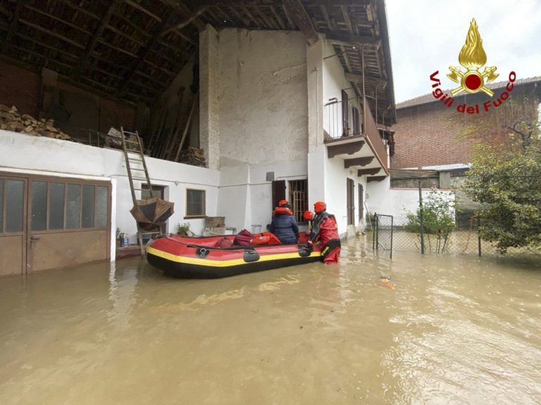 Ιταλία: Σφοδρές βροχοπτώσεις – Η Βενετία ξανά κάτω από το νερό (video)