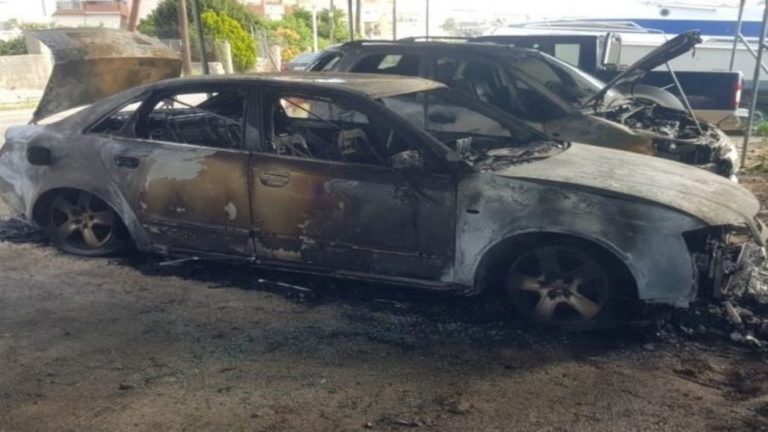 Μαφιόζικος εμπρησμός αυτοκινήτων υπαλλήλου της Κτηματικής Υπηρεσίας