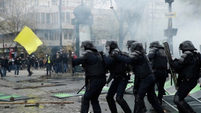 Γαλλία- “Κίτρινα Γιλέκα”: Βίαια επεισόδια και αθρόες συλλήψεις