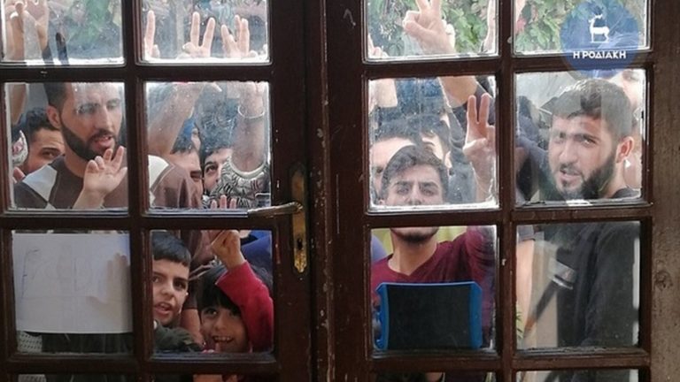 Ξεσηκώθηκαν οι πρόσφυγες στο Λιμεναρχείο-Από την 1η Νοεμβρίου είχε κρούσει τον κώδωνα του κινδύνου ο Λιμενάρχης
