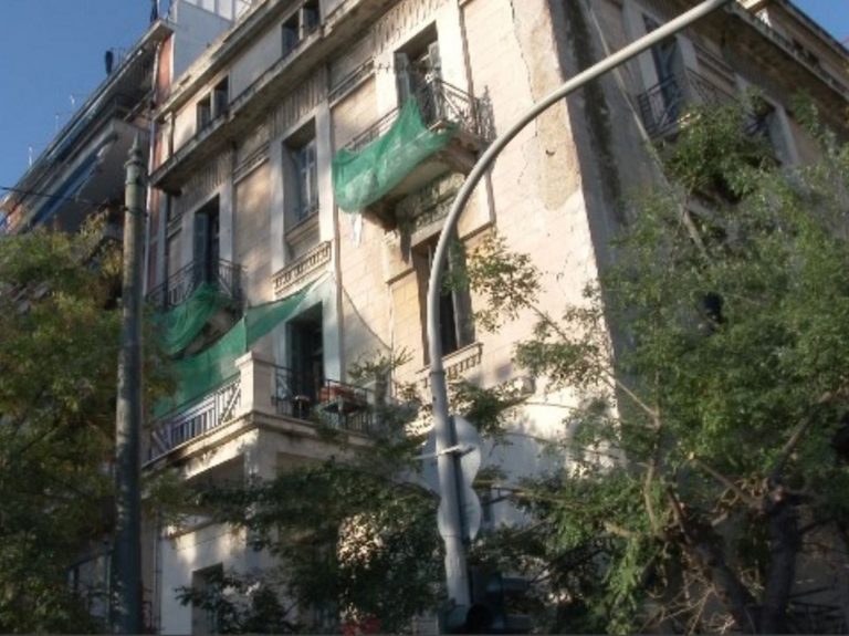 Εκκενώθηκε υπό κατάληψη κτήριο δίπλα στην ΑΣΟΕΕ- Τα ευρήματα (video)