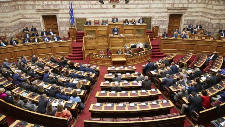 Αντιδράσεις των κομμάτων για την αντιπαράθεση στην “Ώρα του Πρωθυπουργού”