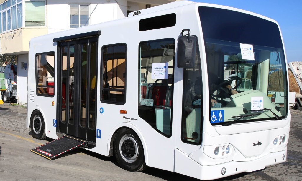 Κόρινθος: Ηλεκτρικά οχήματα και τα ηλεκτρικά λεωφορεία παίρνει ο δήμος