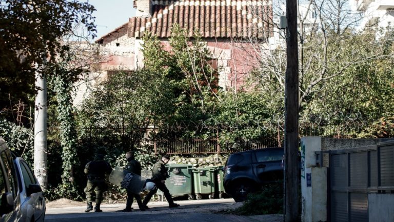 Μαρούσι: Επιχείρηση εκκένωσης κτηρίου υπό κατάληψη (video)