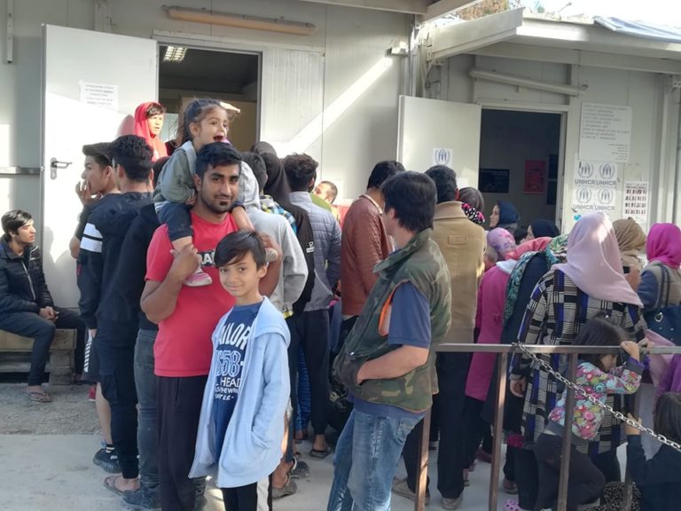 Μαζικός εμβολιασμός παιδιών και εφήβων στο ΚΥΤ της Λέσβου