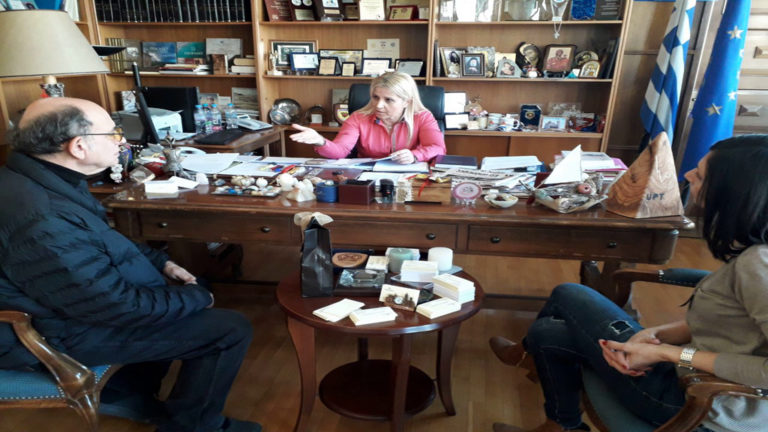 Με τον υπεύθυνο συντήρησης του σταθμού μέτρησης αέριας ρύπανσης συναντήθηκε η Δ. Κολυνδρίνη