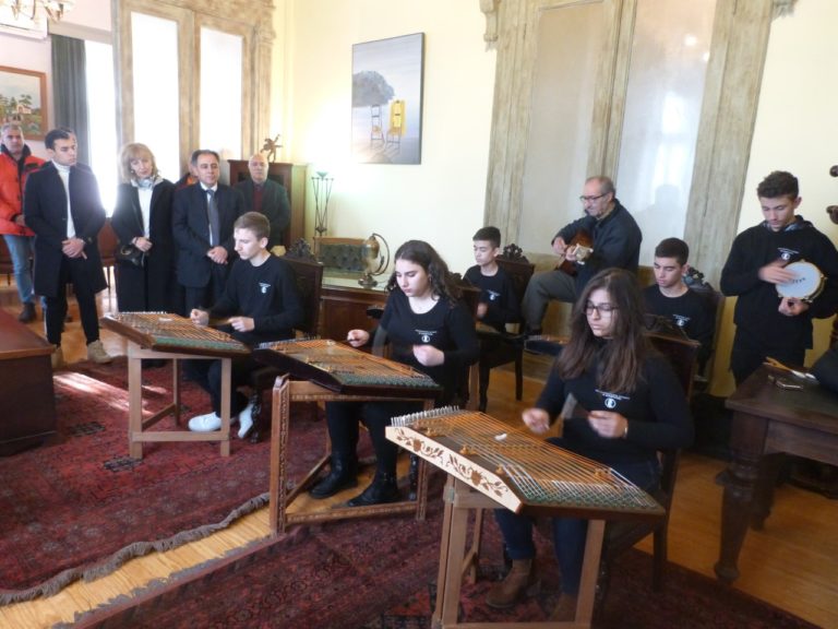 Πρωτοχρονιάτικα κάλαντα από τα Σαντούρια του Αναγνωστηρίου Αγιάσου