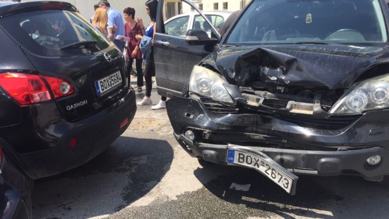 Σοβαρά τραυματίστηκαν δυο άτομα σε τροχαίο