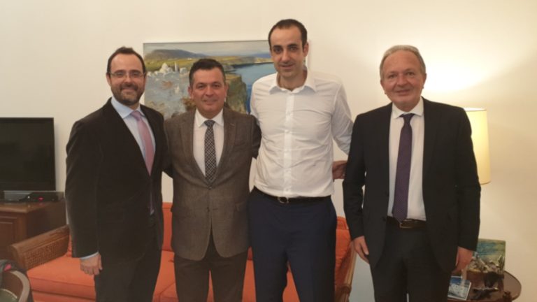 Συνάντηση για τη Βαμβακουργία με τον δ/ντή του πρωθυπουργικού γραφείου είχαν οι βουλευτές, κ.κ. Μπουκώρος, Λιούπης, Μαραβέγιας