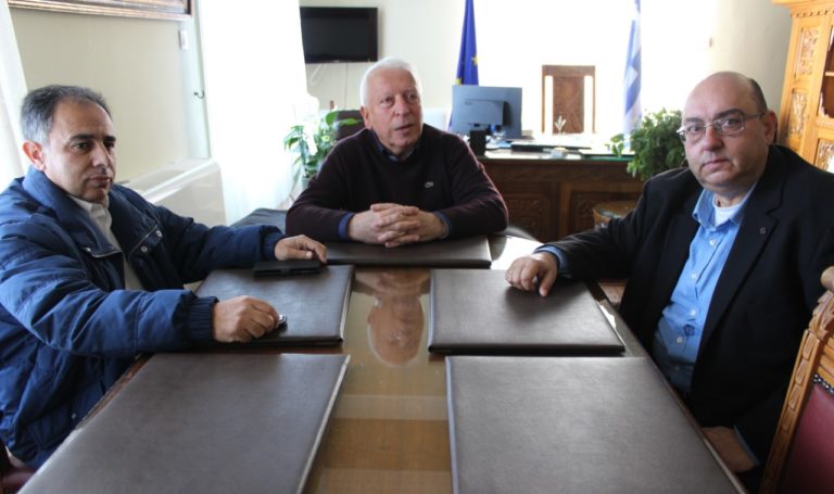 Συνάντηση Περιφερειάρχη με τους δυο δημάρχους Λέσβου για τη νέα δομή