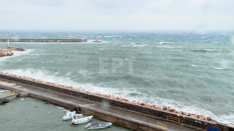 Μικρά τα προβλήματα από τη “Ζηνοβία”, τσουχτερό κρύο και θυελλώδεις άνεμοι