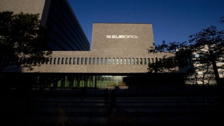 Europol: Εκστρατεία κατά του “μαύρου χρήματος” και της “στρατολόγησης ανυποψίαστων”