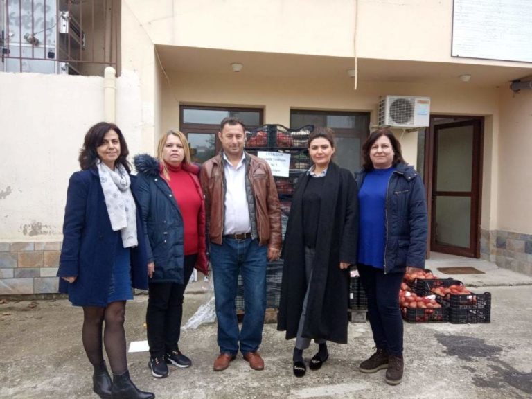 Μοίρασαν τρόφιμα στους Γόννους