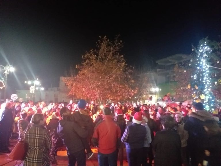 Φωταγώγηση δέντρου στην Αμαλιάδα