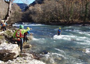 Εκπαίδευση στη διάσωση σε ορμητικά νερά στον Βοϊδομάτη για τους Διασώστες της ΕΟΔ Ροδόπης