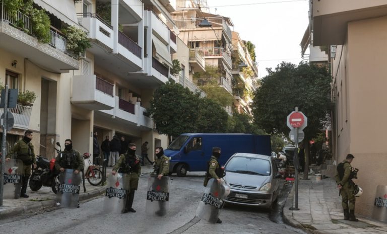 Τριπλή εκκένωση καταλήψεων στο Κουκάκι- Συλλήψεις και πολιτική αντιπαράθεση (video)