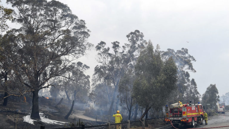 Αυστραλία: Συνεχίζονται οι καταστροφικές πυρκαγιές – Νεκρός εθελοντής πυροσβέστης (video)