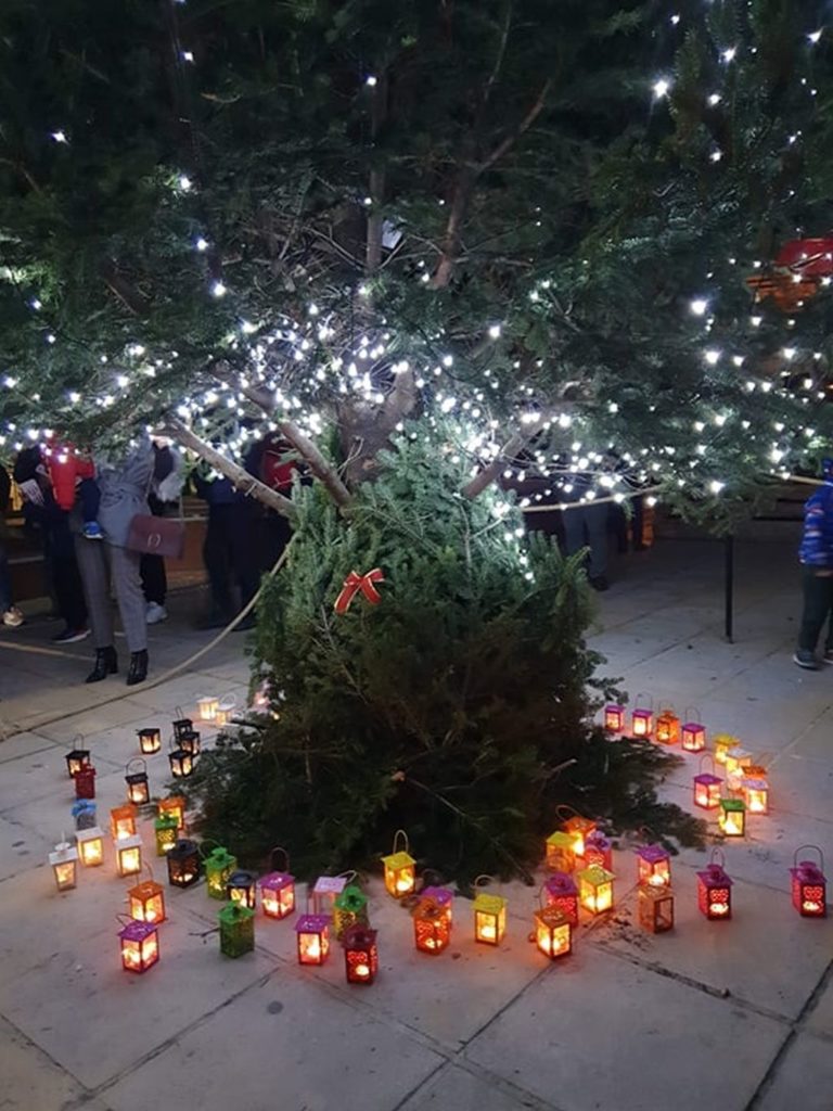 Αναψε το Χριστουγεννιάτικο δέντρο στην Ελασσόνα