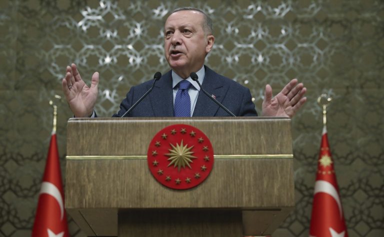 Επικίνδυνες ακροβασίες για την τουρκική οικονομία