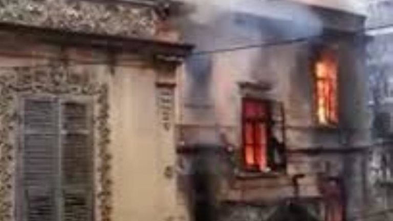 Ολοσχερώς κάηκε τριώροφο αρχοντικό στη Ζαγορά