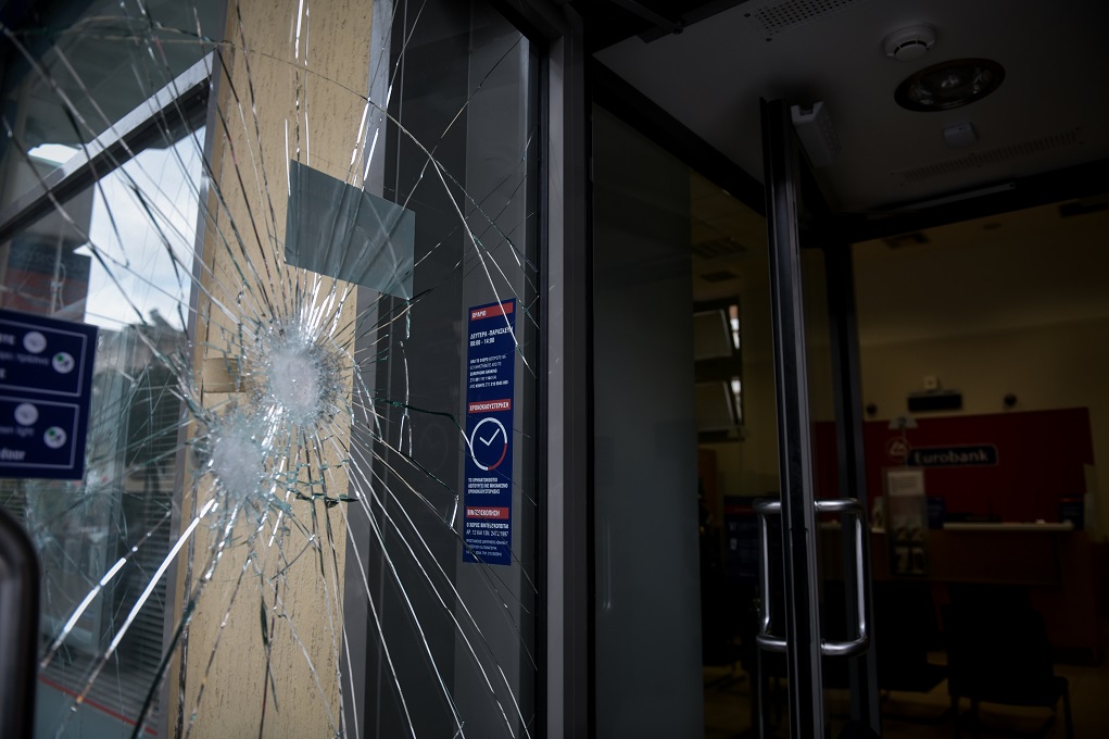 Επιθέσεις σε δύο τράπεζες σημειώθηκαν τα ξημερώματα στη Καισαριανή